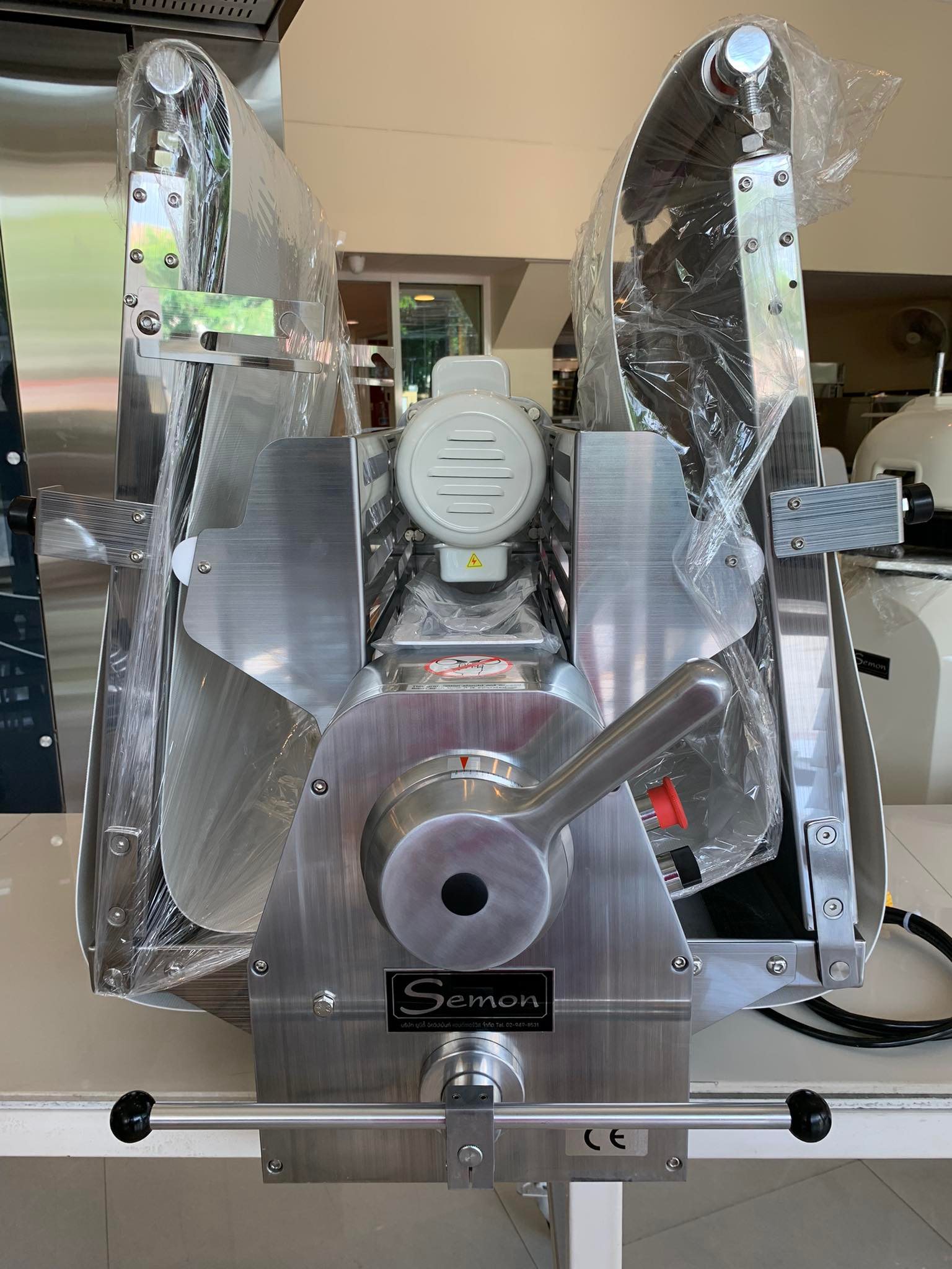 เครื่องรีดแป้งแบบตั้งโต๊ะ Si-ST8T Semon