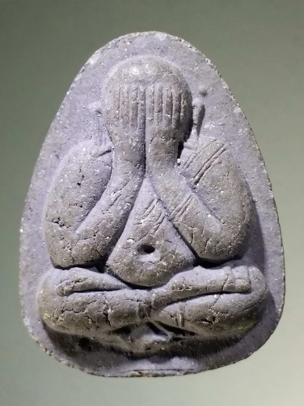 รหัสสินค้า พระปิดตา ทั่วไป 143 พระปิดตาเนื้อผงใบลาน หลวงพ่อหยอด วัดแก้วเจริญ จังหวัดสมุทรสงคราม