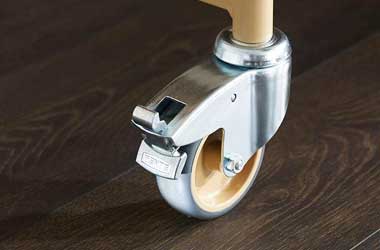 ชุดเตียงผู้ป่วยปรับไฟฟ้า Dali Low Entry จากประเทศเยอรมัน (เตียงปรับระดับต่ำสุด 23 cm.) + พร้อมที่นอนโฟมป้องกันแผลกดทับ Mercury หนา 15 ซม. ผลิตภัณฑ์ประเทศอังกฤษ + เสาพยุงตัว + ชุดผ้าปูที่นอน + ผ้ายาง