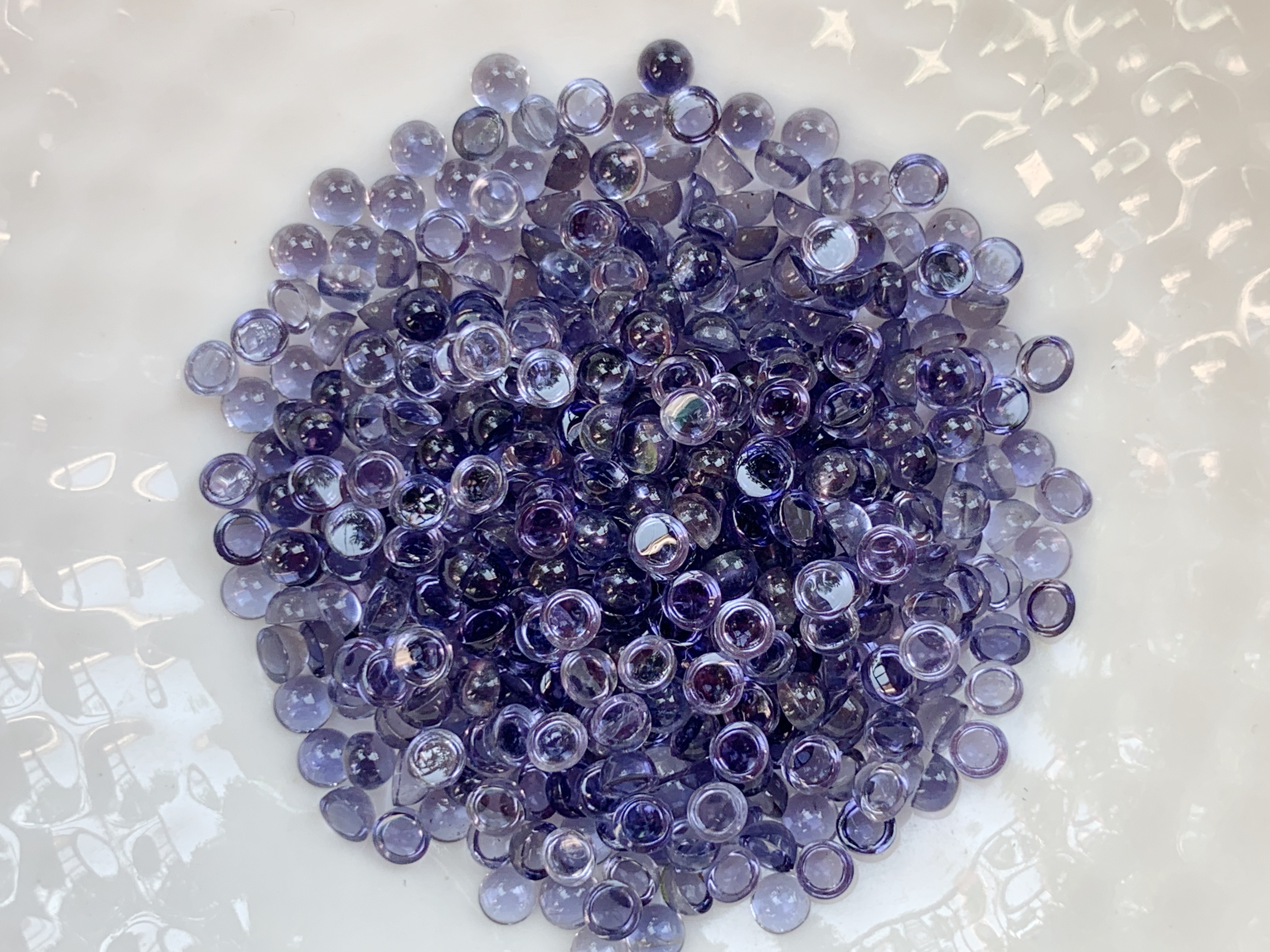 ไอโอไลท์กลมหลังเบี้ย 2.5 มม. 5 กะรัต