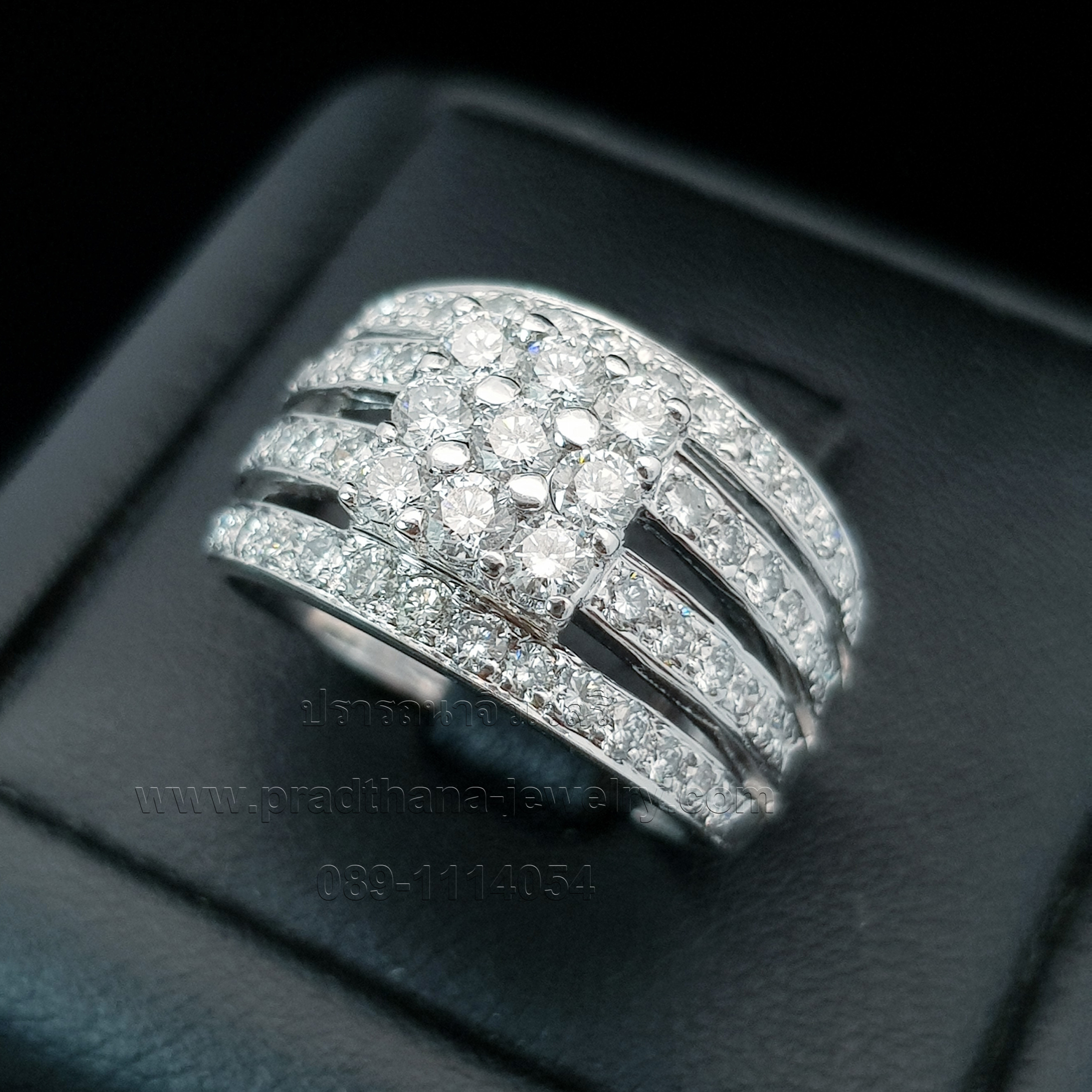 แหวนเพชรหน้ากว้างก้านสี่แถว **จองแล้ว**