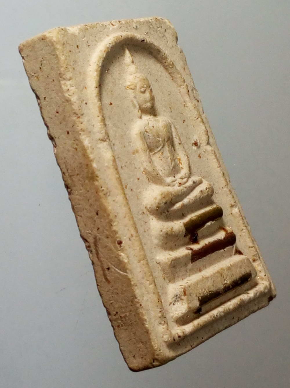 รหัสสินค้า พระสมเด็จ วัดต่างๆ 445 พระสมเด็จพิมพ์พระพุทธฝังตะกรุด 3 กษัตริย์ หลังรูปเหมือนหลวงพ่อจำเนียร วัดดอนไร่ จังหวัดสุพรรณบุรี