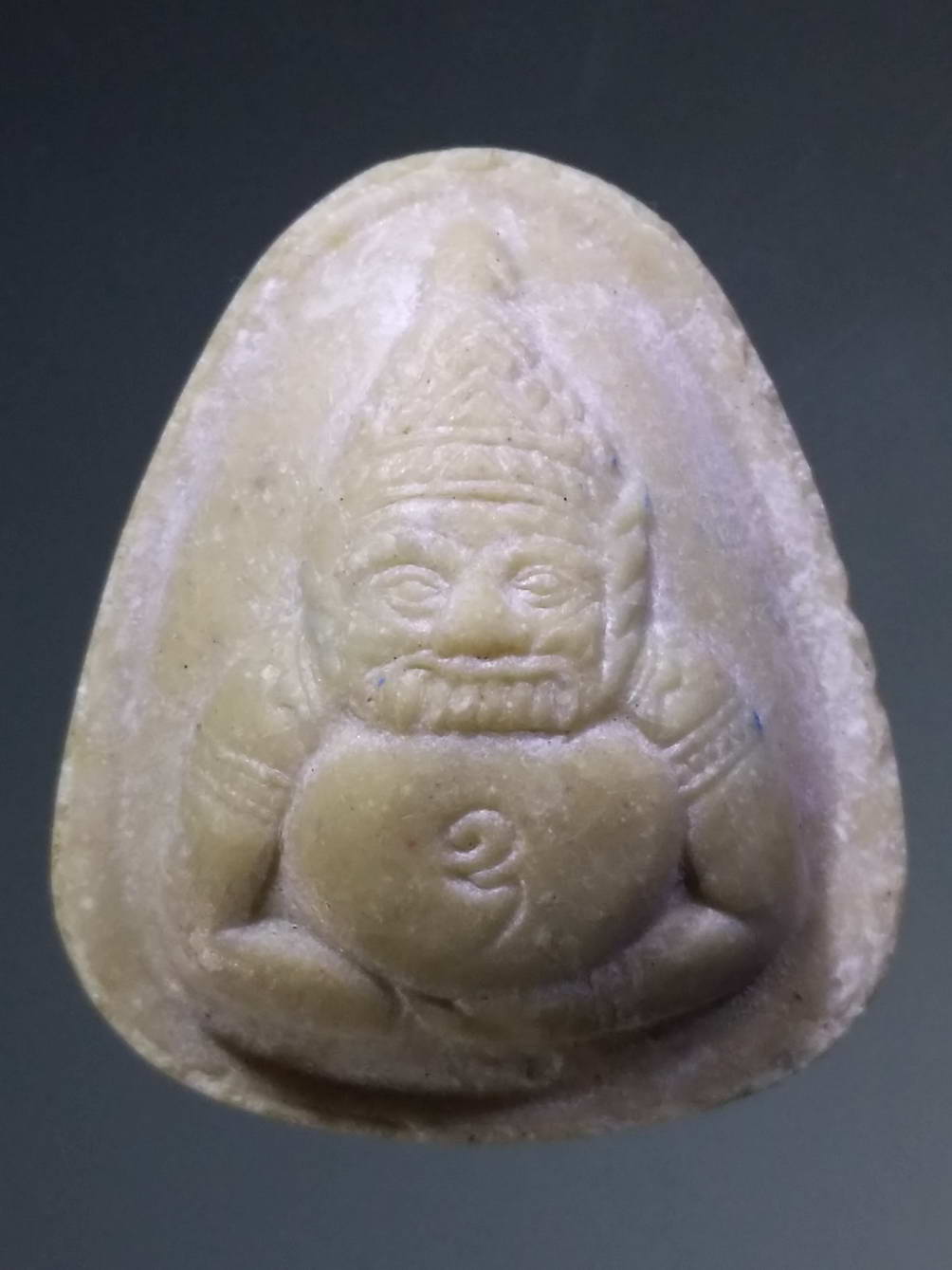 รหัสสินค้า พระปิดตา ทั่วไป 156 พระปิดตาเนื้อผงน้ำมัน หลังพญาราหู หลวงพ่อพุฒ วัดกลางบางพระ จังหวัดนครปฐม