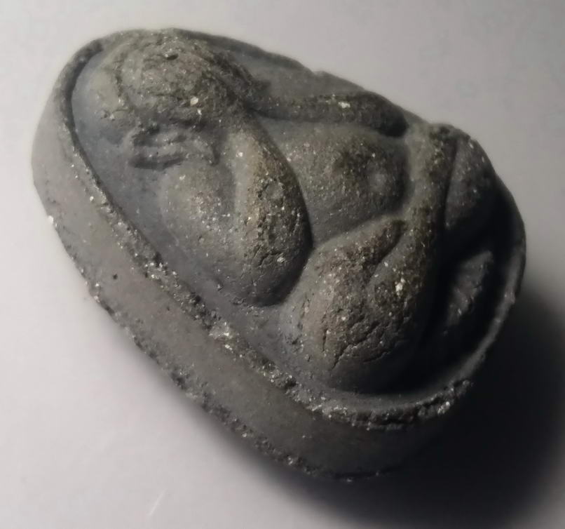 รหัสสินค้า พระปิดตา ทั่วไป 100 พระปิดตาเนื้อผงใบลาน หลวงพ่อมาลัย วัดบางหญ้าแพรก จังหวัดสมุทรสาคร