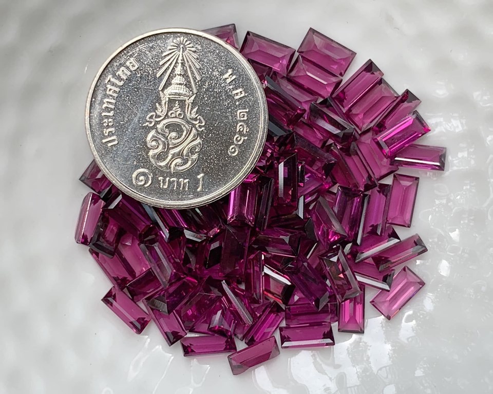 โรโดไลท์สี่เหลี่ยม 6X3 มม. 5 กะรัต