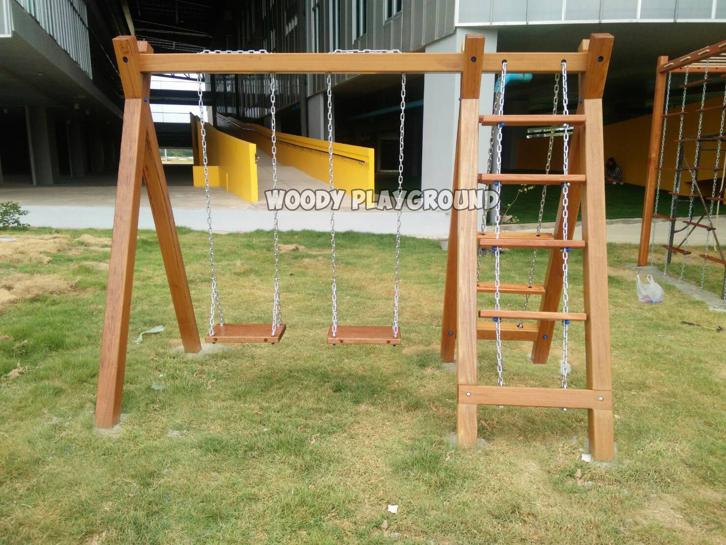 ปีนป่ายชิงช้าไม้