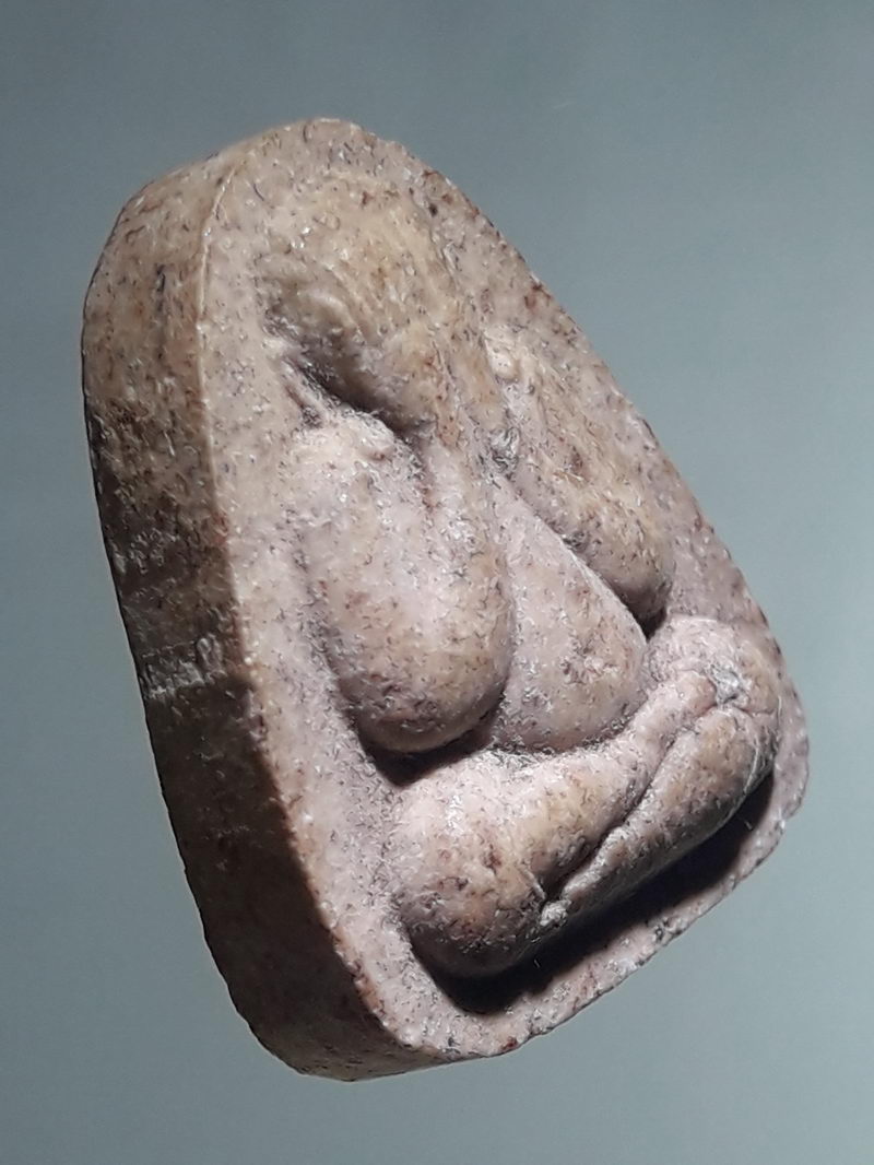 รหัสสินค้า พระเนื้อดิน ผง ว่าน 10534 พระปิดตา เนื้อผง หลังยันต์ พุฒซ้อน แล้วยันต์หัวใจพระสิมพลี นะชาลีติ