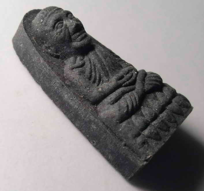 รหัสสินค้า หลวงปู่ทวด วัดต่างๆ 049 หลวงปู่ทวดเนื้อว่าน พิมพ์พระรอด หลังตัวหนังสือ น.