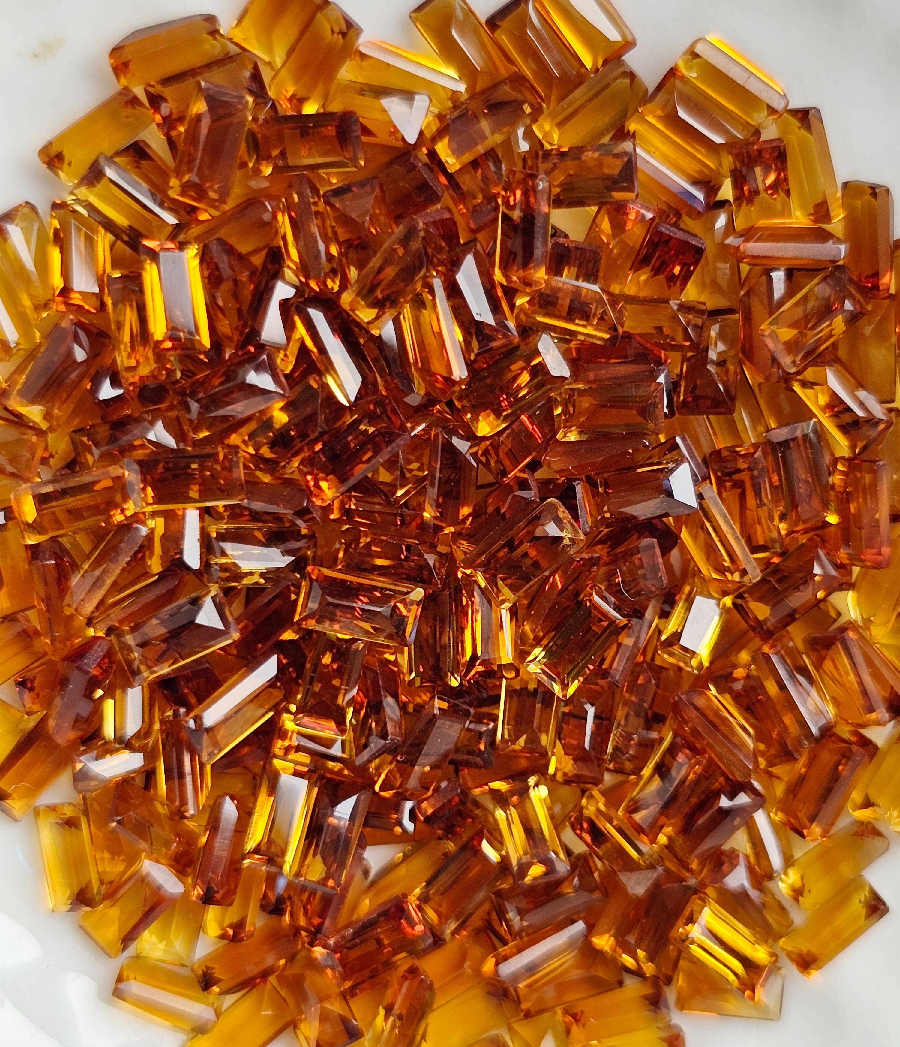 ซิทรินสี่เหลี่ยม 4x2 mm. 5 กะรัต