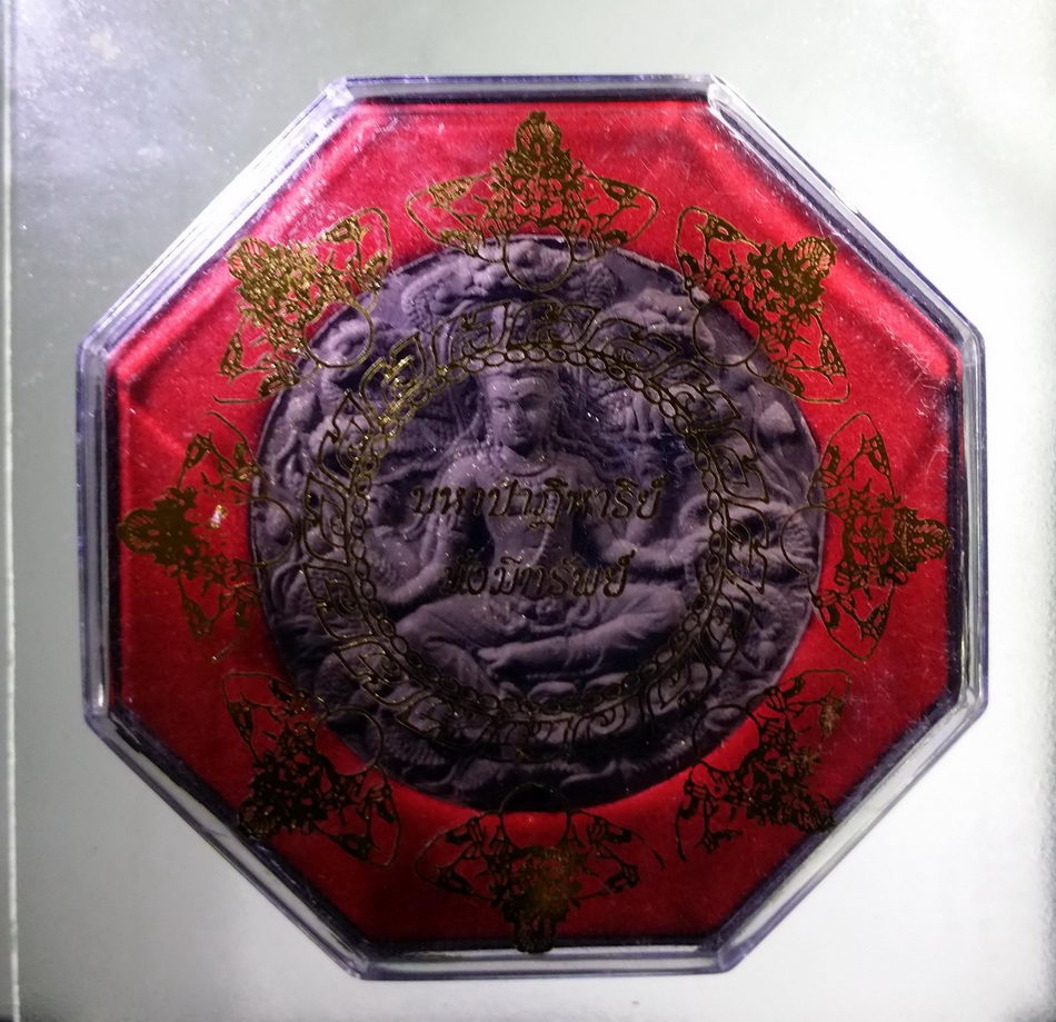 รหัสสินค้า จตุคามรามเทพ 803 พระเทวราชโพธิสัตว์จตุคามรามเทพ รุ่นมหาปาฏิหาริย์มั่งมีทรัพย์ เนื้อว่านกากยายักษ์โรยผงตะไบ ฝังโค๊ต นะโมเงิน กล่องแปดเหลี่ยม