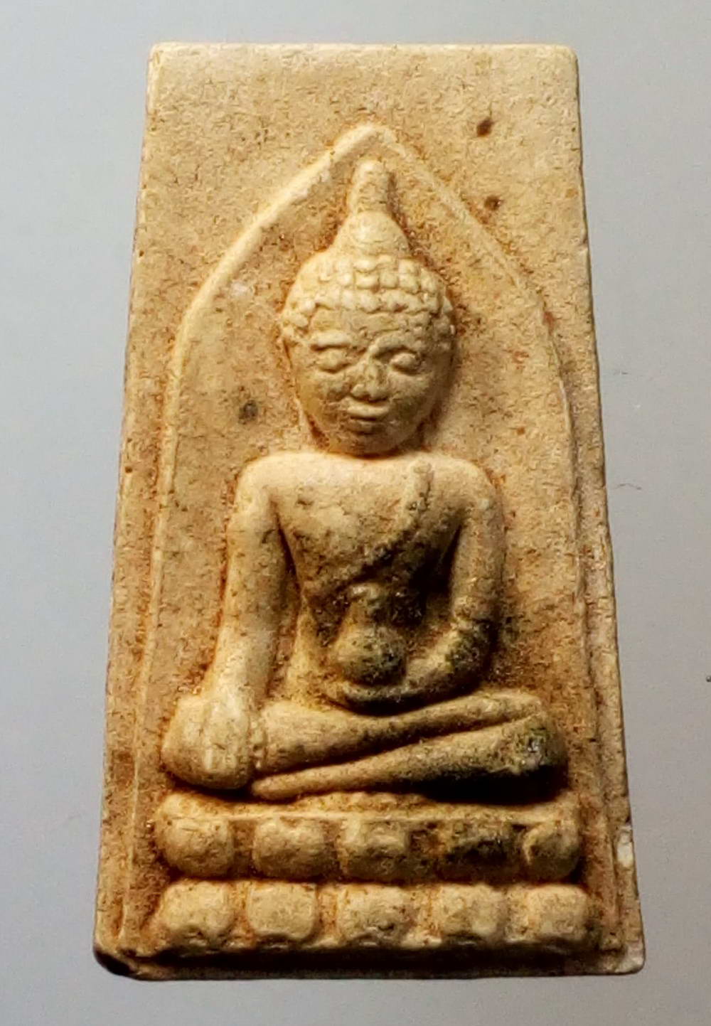 รหัสสินค้า พระไม่ทราบที่ 157 พระผงพิมพ์พระพุทธ ถือหม้อน้ำมนต์ ไม่ทราบที่