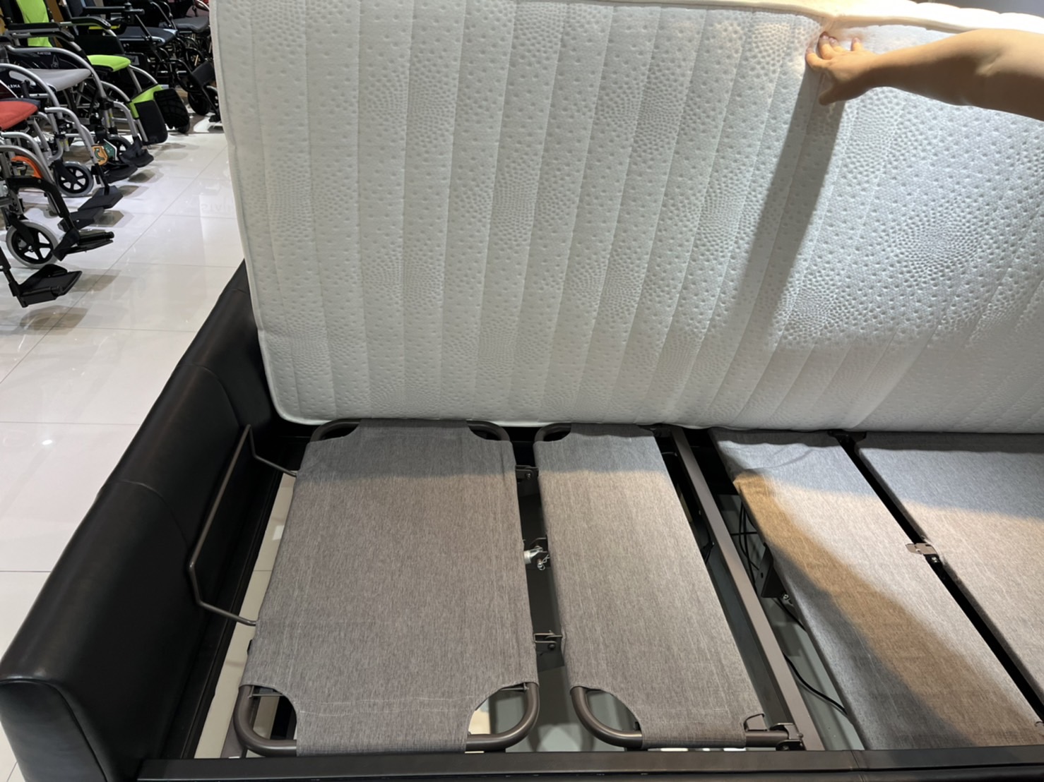 เตียงนอนเพื่อสุขภาพปรับไฟฟ้า PRIMERO DUAL BED สำหรับ 2 ท่าน ขนาด 6 ฟุต (3+3 Ft) + พร้อมที่นอนสุขภาพยางพาราแท้ + หมอนยางพารา + ชุดผ้าปูที่นอน