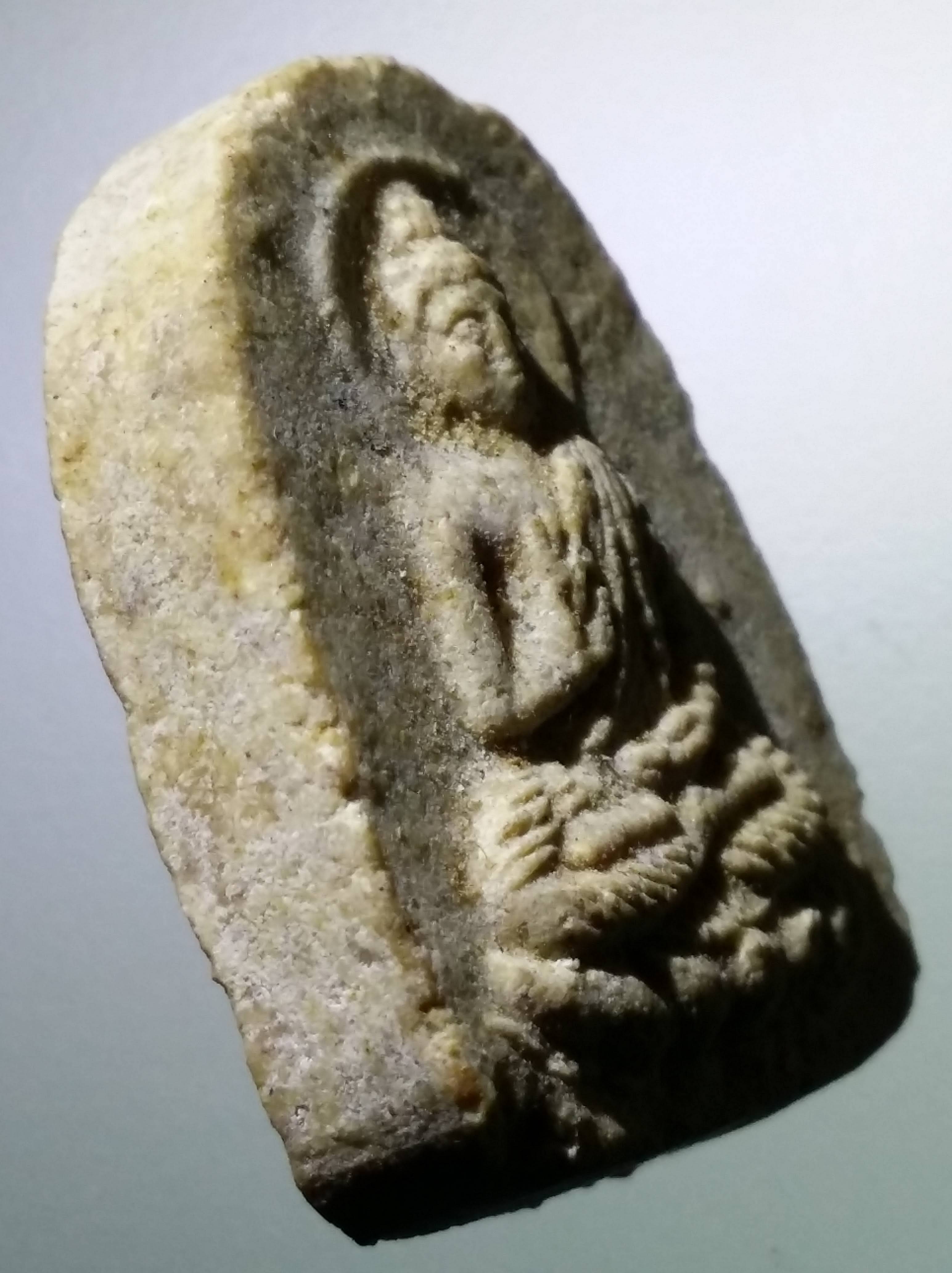 รหัสสินค้า พระไม่ทราบที่ 549 พระพุทธหน้าอินเดีย เนื้อผง ปางประทานพร ไม่ทราบที่