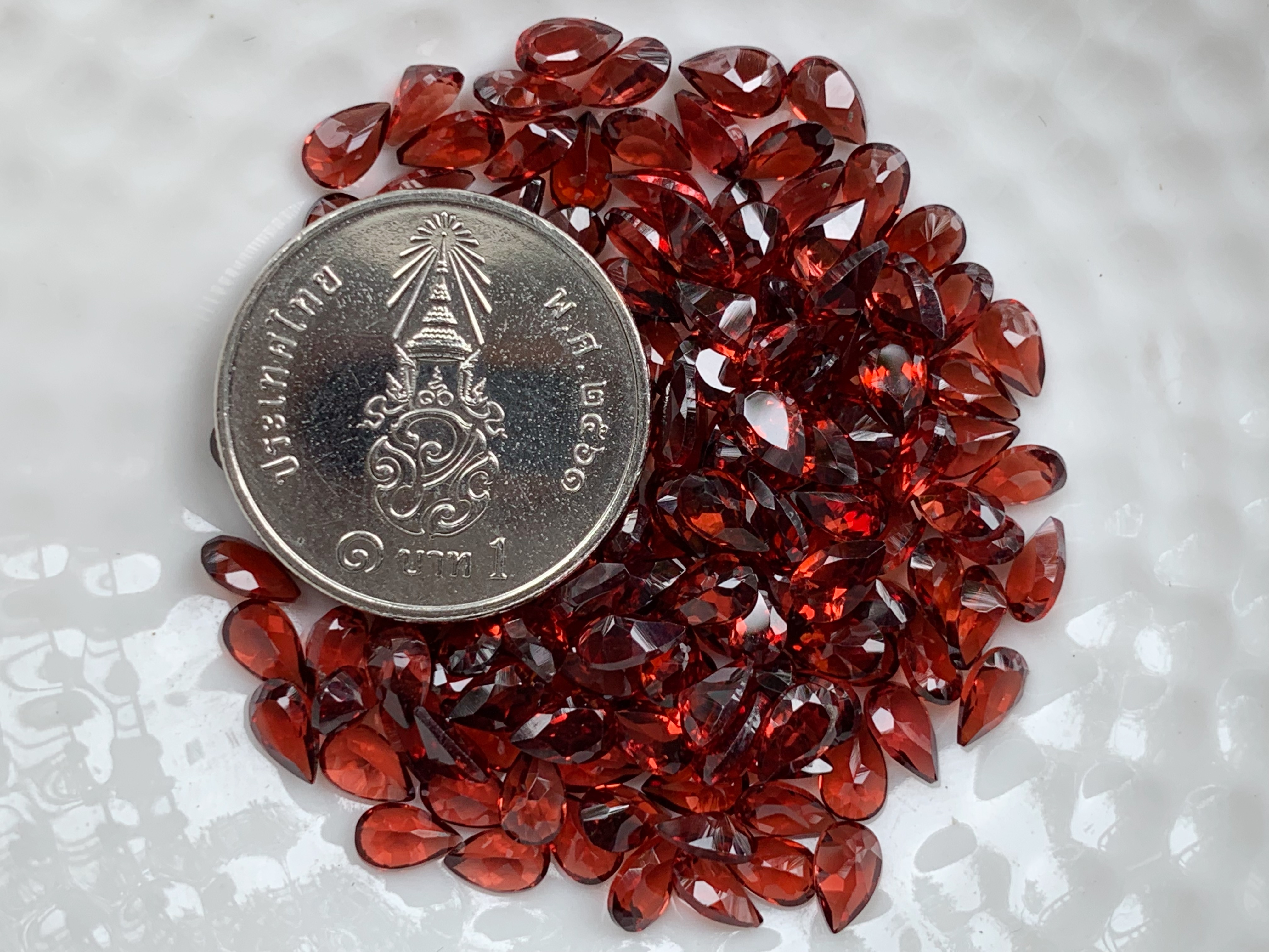 โกเมนหยดน้ำ 5X3 มม. 5 กะรัต