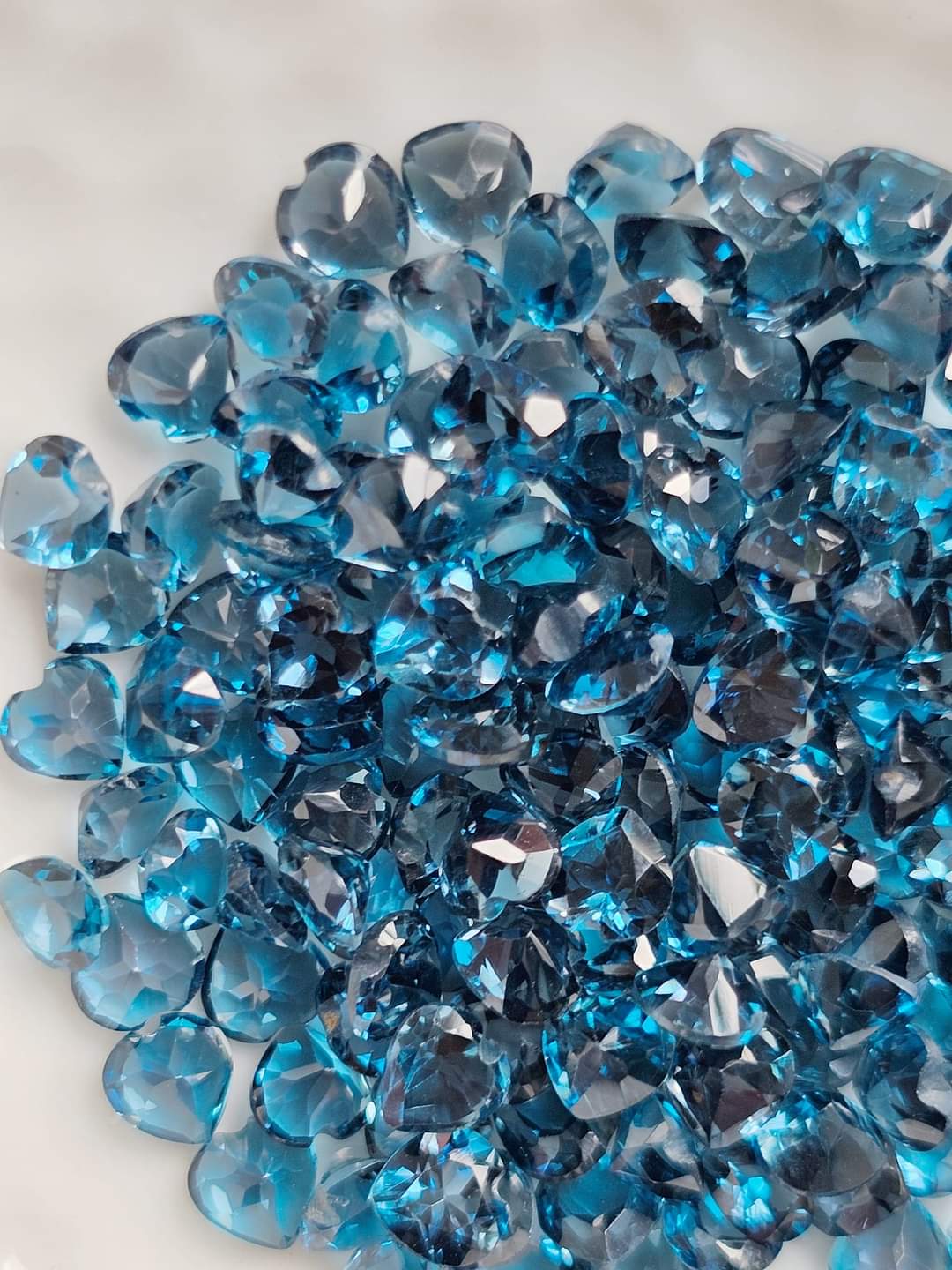 พลอยลอนดอนบลูโทปาสหัวใจ 4 มม. 1 กะรัต