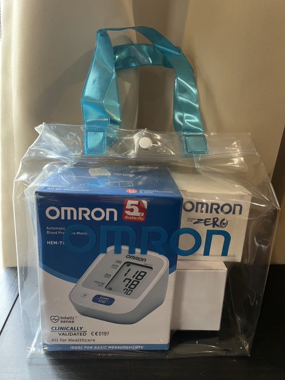 Omron เครื่องวัดความดันโลหิตอัตโนมัติ แบรนด์ OMRON รุ่น HEM-7121 ประกันศูนย์ 5 ปี แถม Adapter
