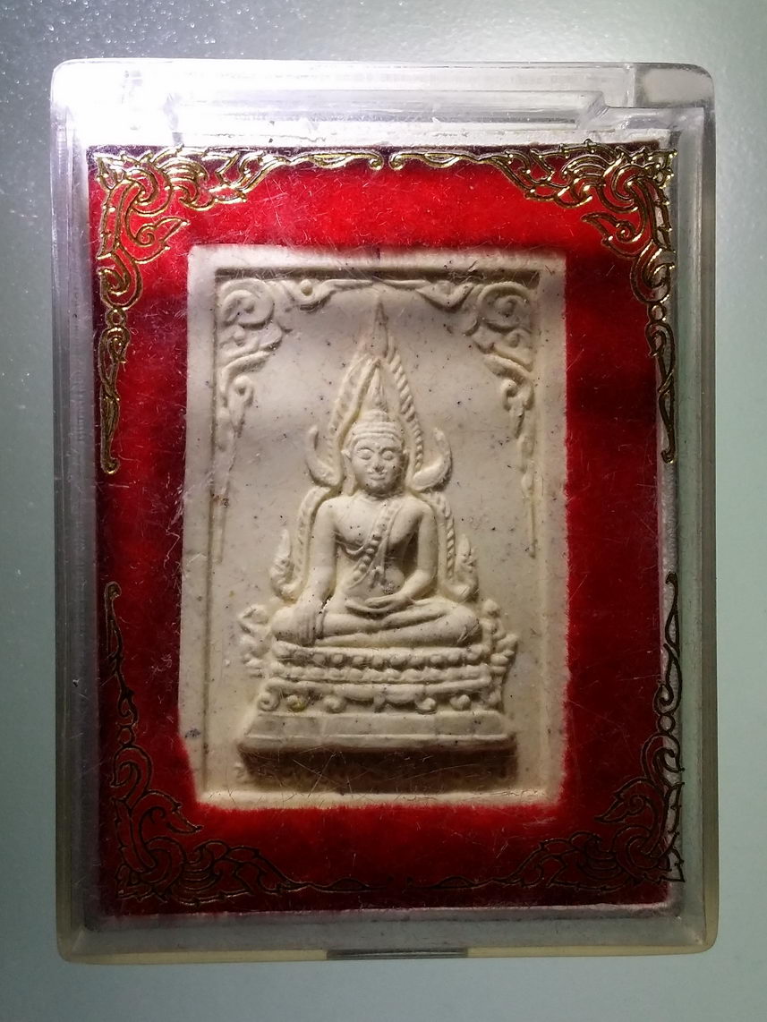 รหัสสินค้า พระมีกล่อง 1419 พระพุทธชินราชเนื้อผง วัดป่าเลไลย์ ตำบลบางตะไนย์ อำเภอปากเกร็ด จังหวัดนนทบุรี ที่ระลึกในงานผูกพัทธสีมา พระรายการนี้ให้เช่าบูชาแล้ว