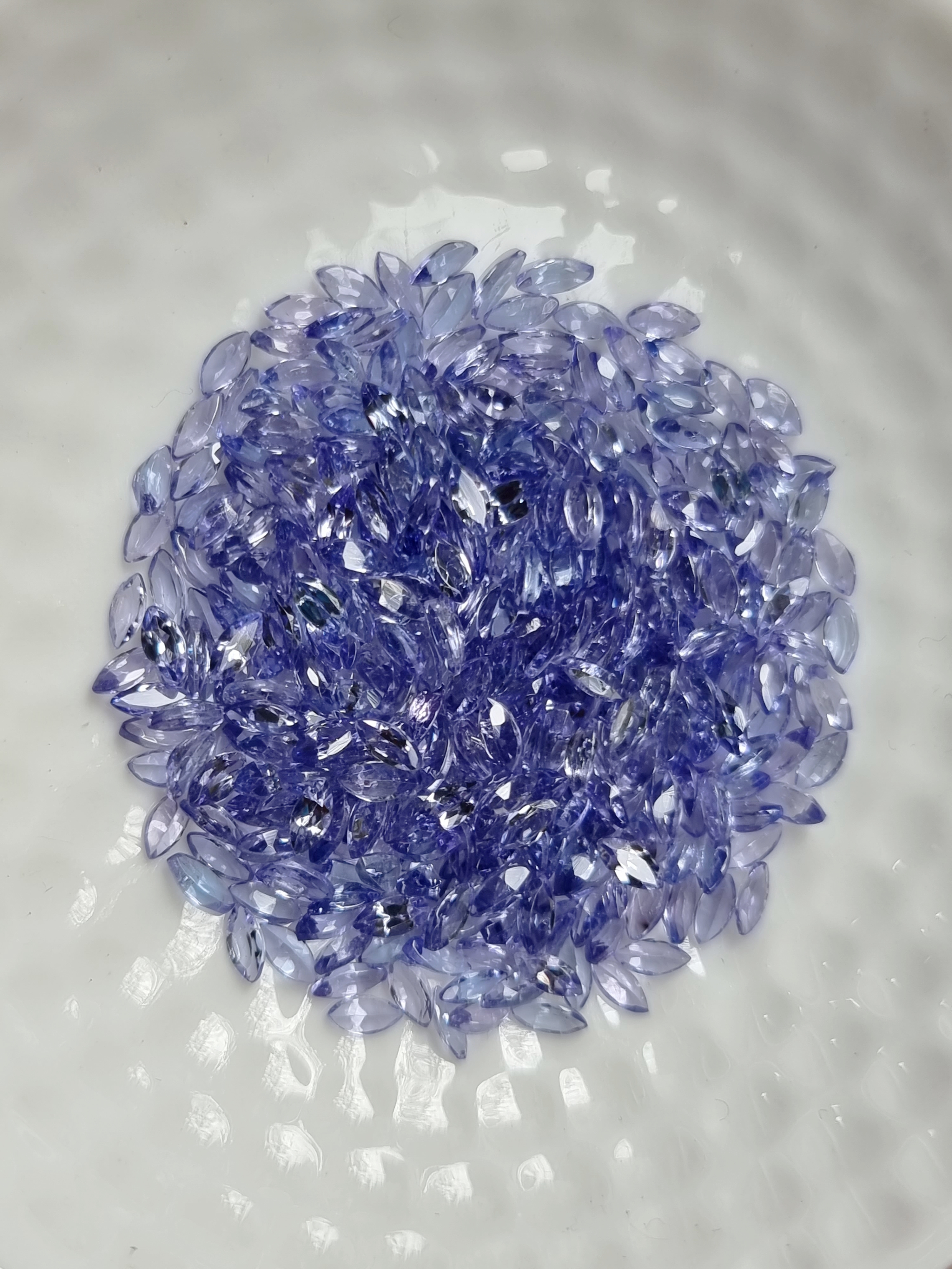 แทนซาไนท์มาคี 4x2 mm. 1 กะรัต