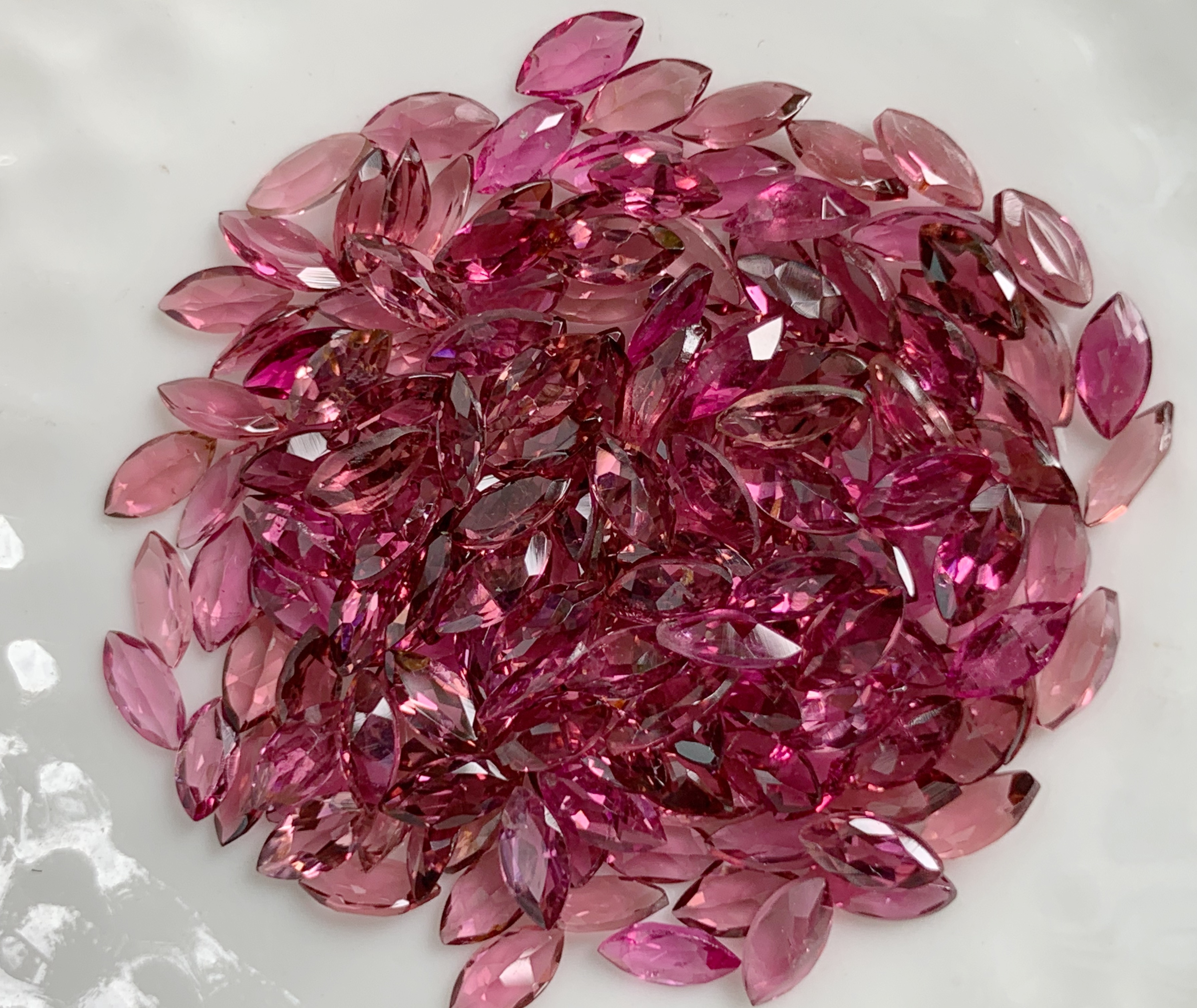 พิ้งค์ทัวมาลีนมาคี 2.5x5 มม. 1 กะรัต