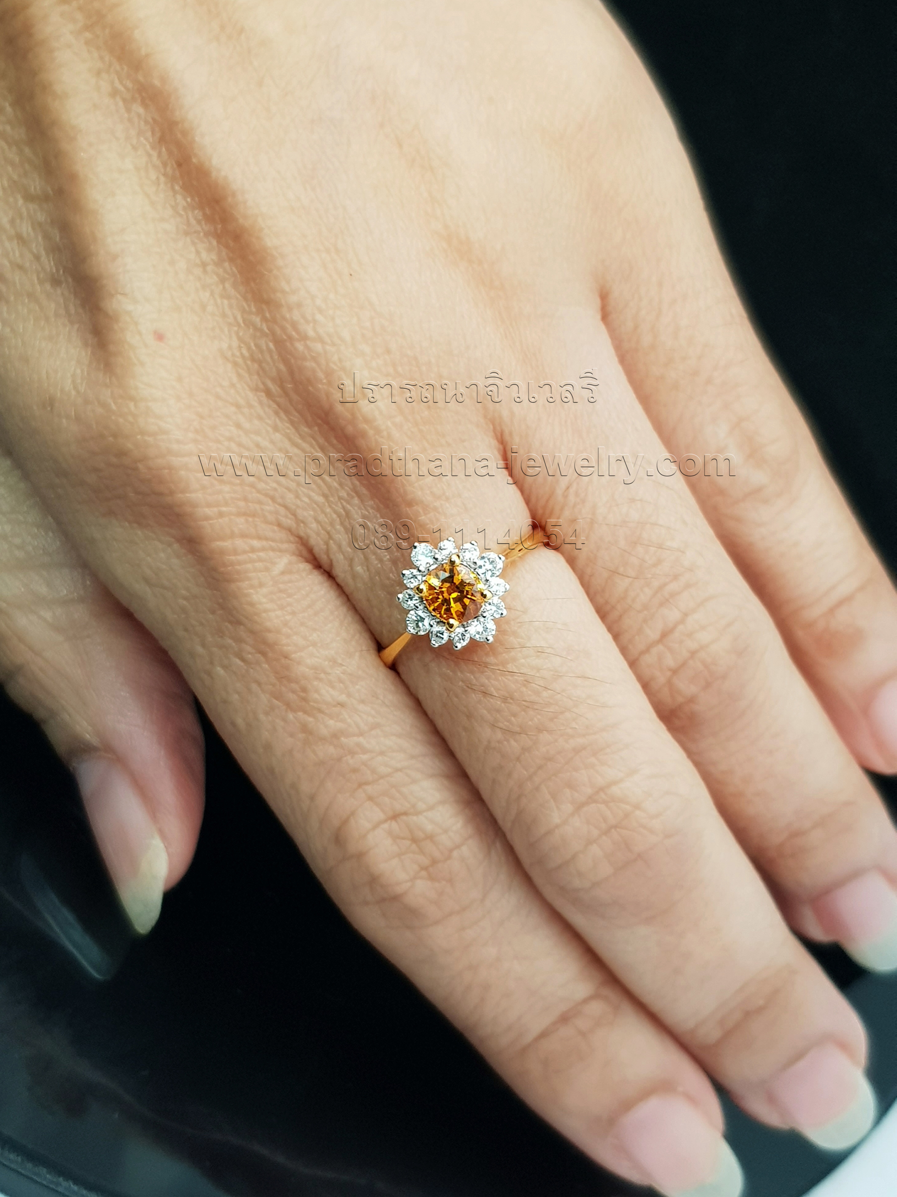 แหวนบุษราคัมล้อมเพชร **ขายแล้ว**