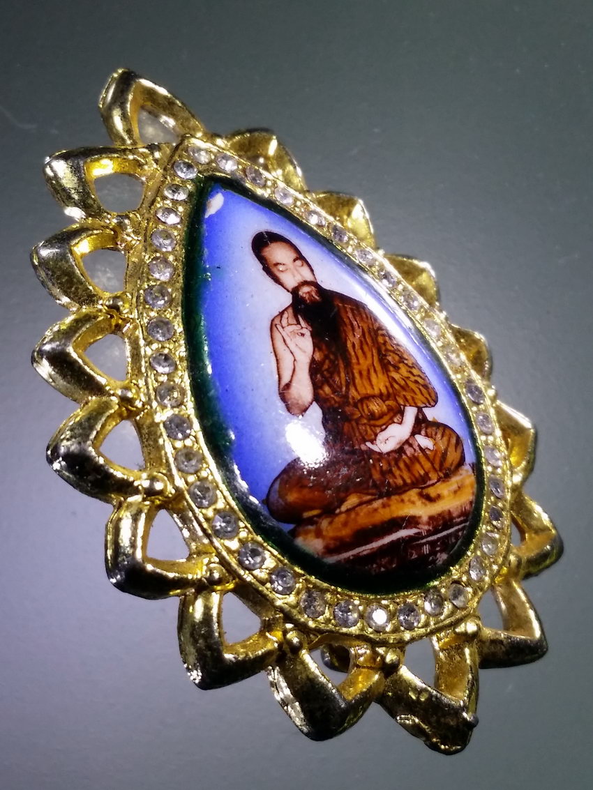 Antig LSD 497 ล็อกเก็ตเข็มกลัดกะไหล่ทองฝังเพชร ฤาษี ไม่ทราบสำนัก