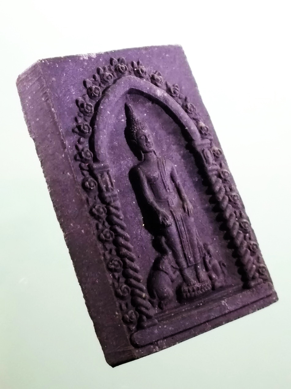 รหัสสินค้า พระมีกล่อง 4015 หลวงพ่อโต สร้างด้วยเนื้อเก่า รักเก่า และทองเก่า ได้จากการบูรณะองค์หลวงพ่อโต วัดป่าเลไลยก์ จ.สุพรรณบุรี พระสวยกล่องเดิม