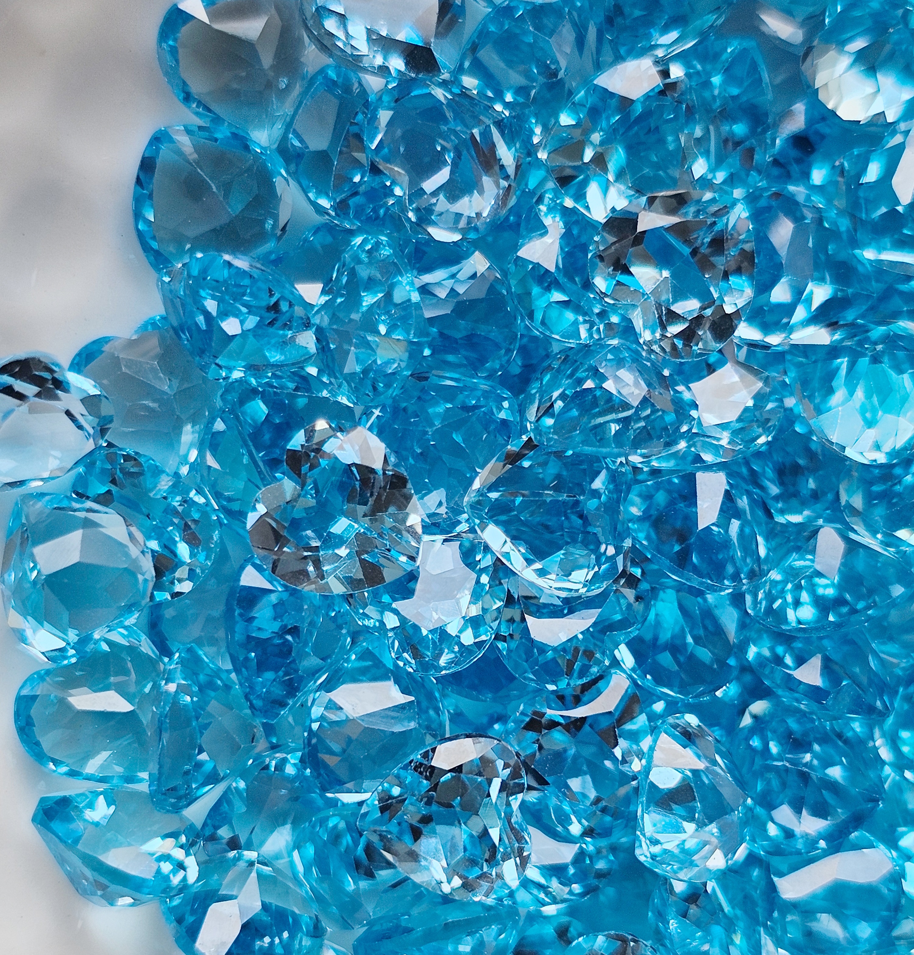 พลอยบลูโทปาสหัวใจ 5.5-5.7มม. 5 กะรัต