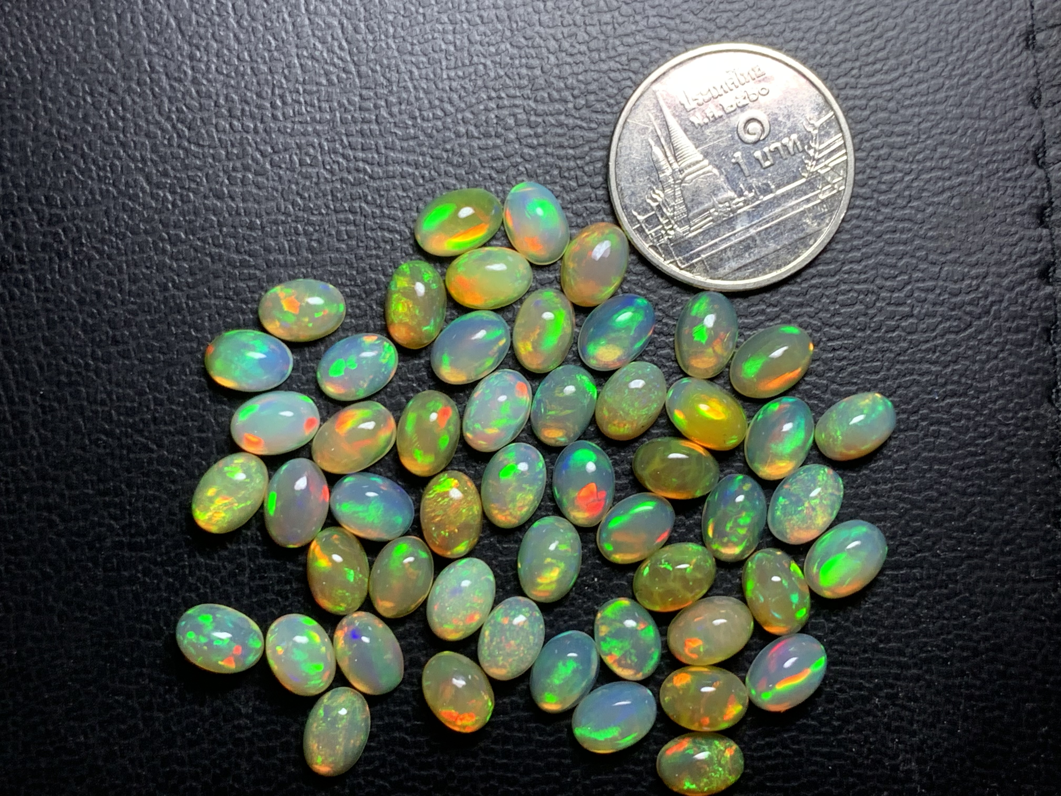 ไวท์โอปอล์ไข่ 7x5 mm. 1 เม็ด