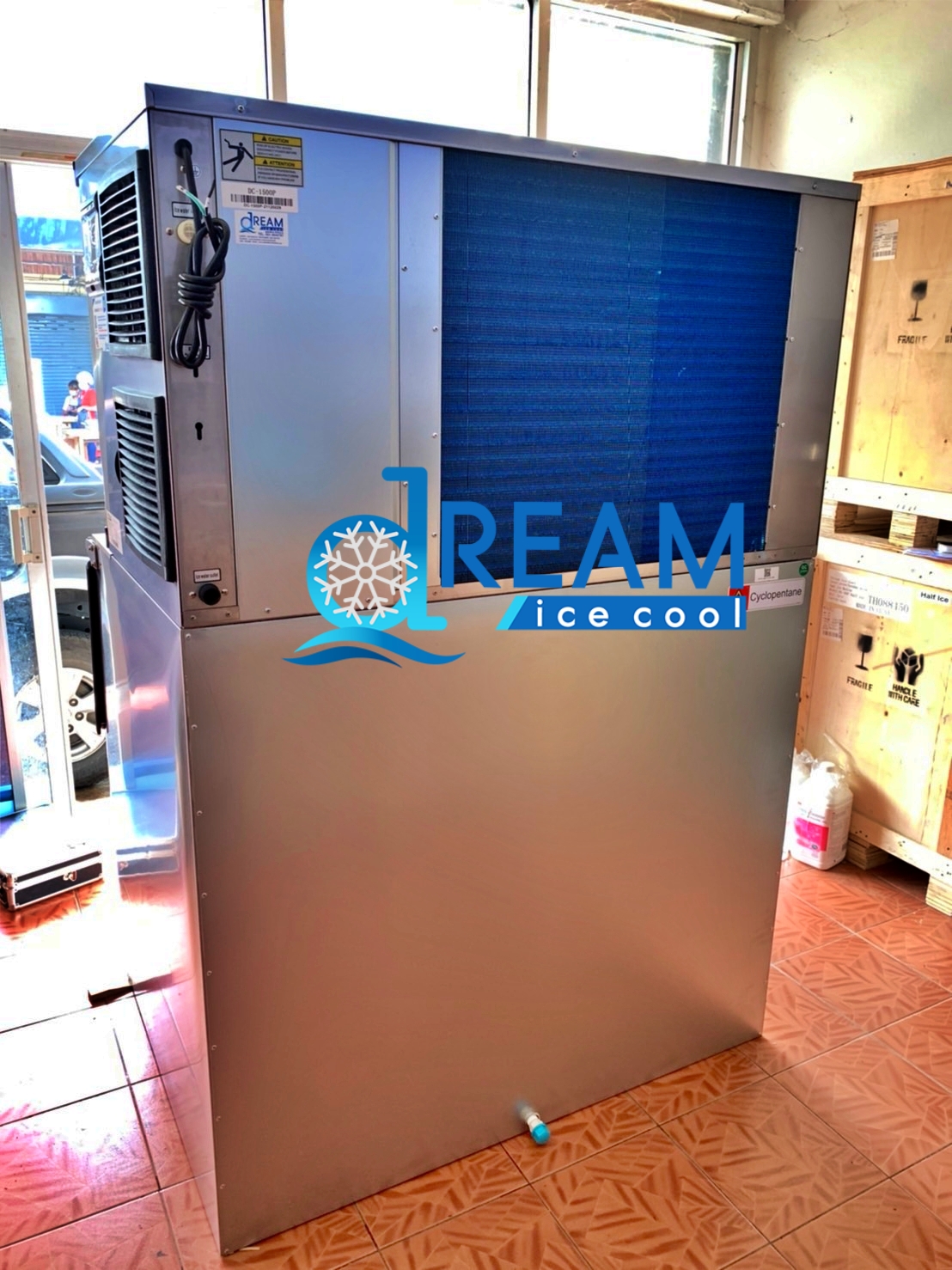 เครื่องทำน้ำแข็งอัตโนมัติ รุ่นกำลังผลิต 650–680 กก./วัน