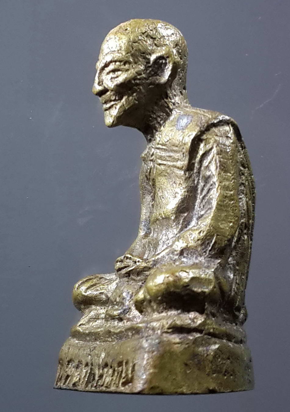 รหัสสินค้า พระกริ่ง พระหล่อ 218 รูปหล่ออุดกริ่ง หลวงพ่อขอม วัดไผ่โรงวัว จังหวัดสุพรรณบุรี เนื้อทองผสม