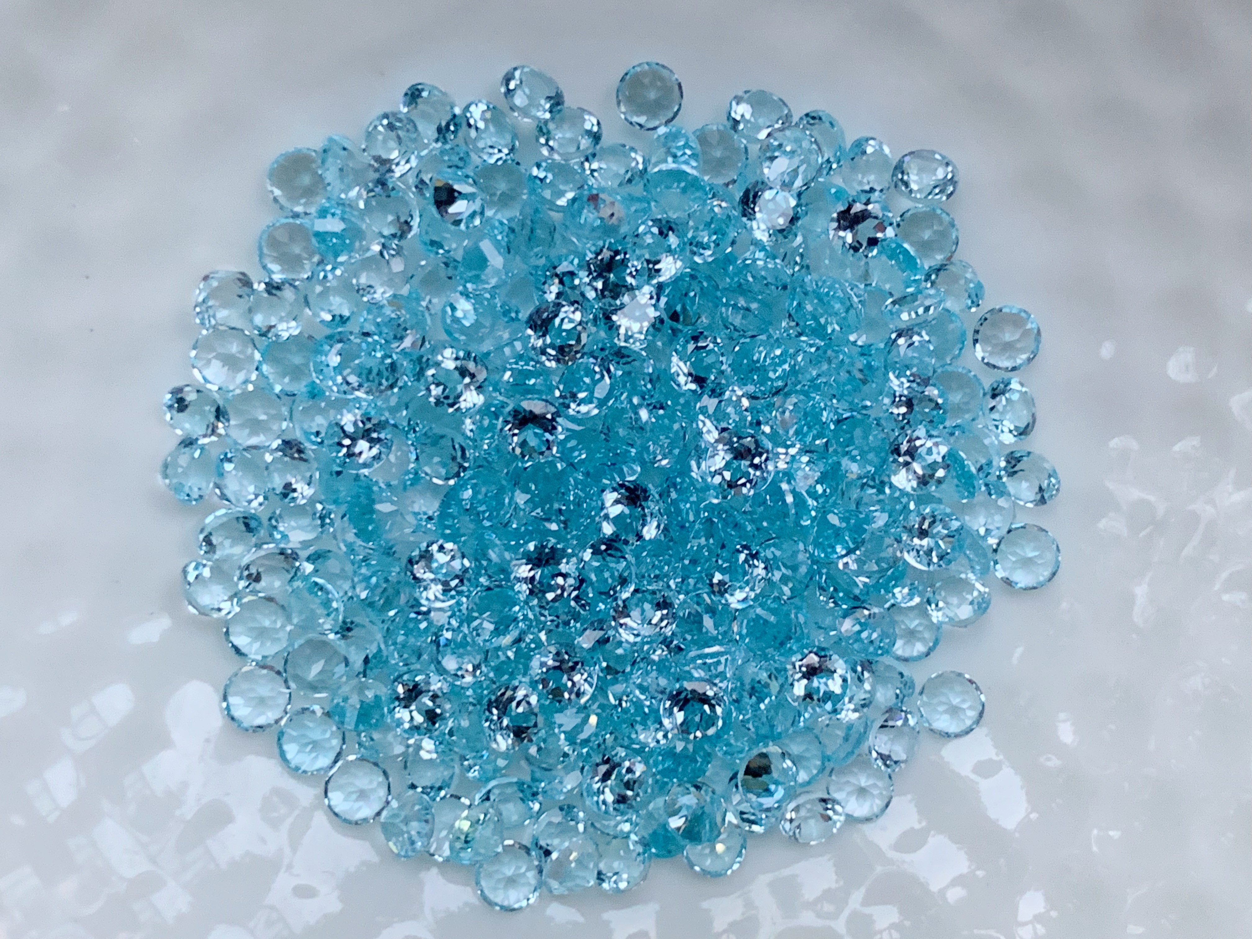 บลูโทปาสกลม 3.0 มม. 5 กะรัต