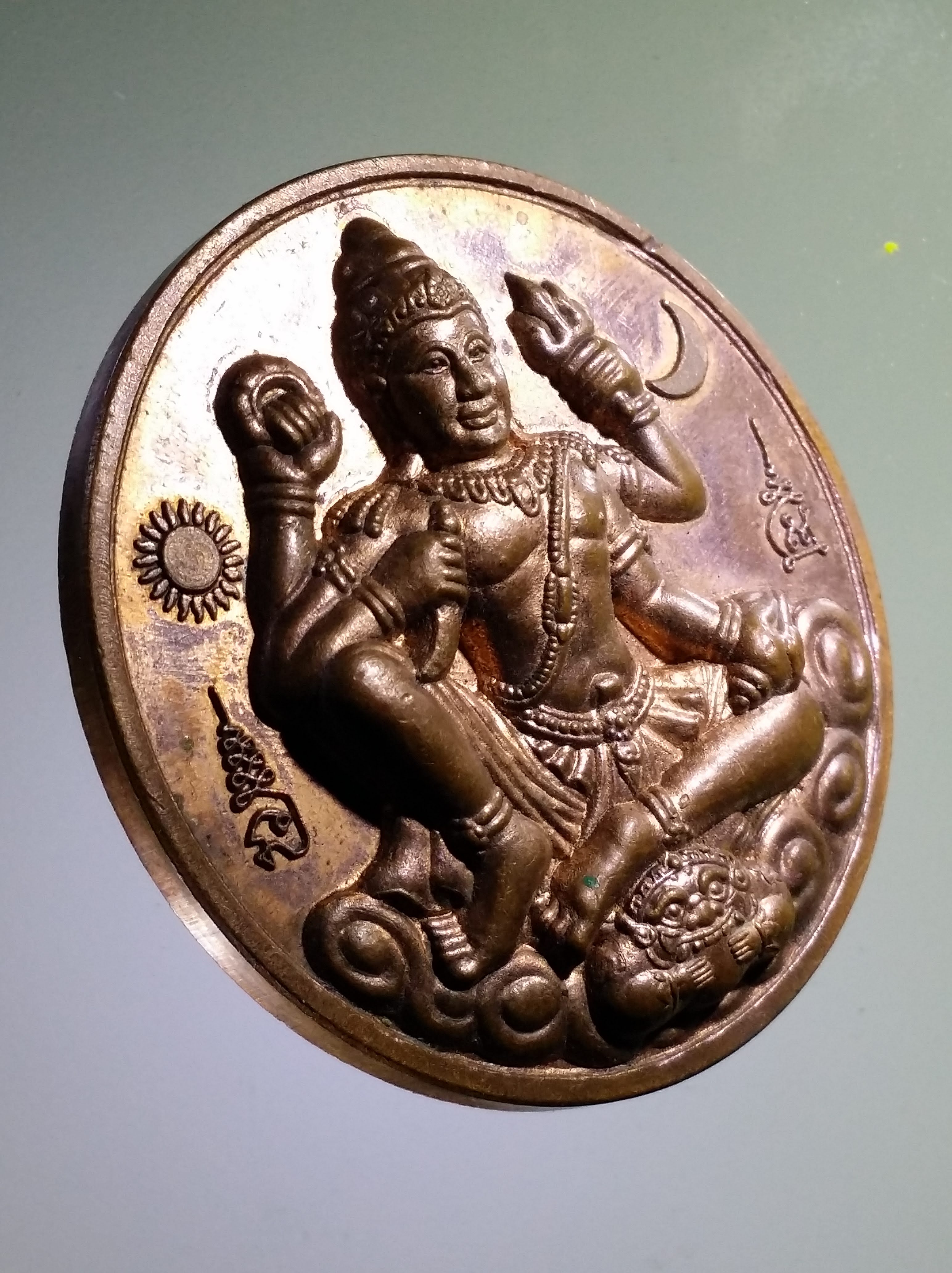 รหัสสินค้า จตุคามรามเทพ 419 เหรียญบาตรน้ำมนต์ เนื้อทองแดง พระเทวราชโพธิสัตว์จตุคามรามเทพ ด้านหลัง ตอกโค๊ต หมายเลข 718 ไม่ทราบรุ่นไม่มีกล่อง นะครับ