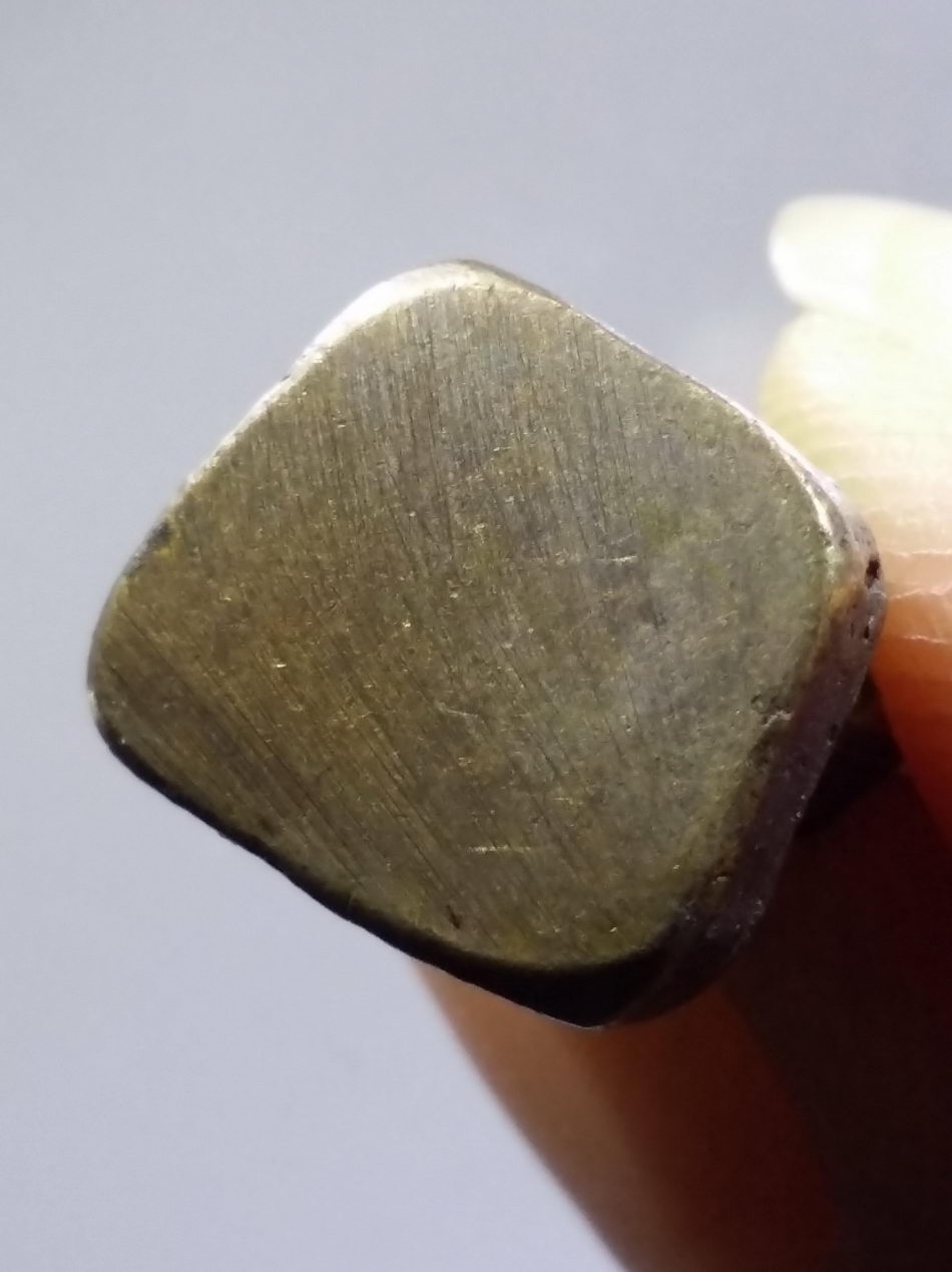 รหัสสินค้า พระมีกล่อง 3644 รูปหล่อ แม่ชี เนื้อนวโลหะแก่เงิน หล่อโบราณ หล่อตัน วัดสระยายชี อำเภอสามง่าม จังหวัดพิจิตร พระรายการนี้ให้เช่าบูชาแล้ว