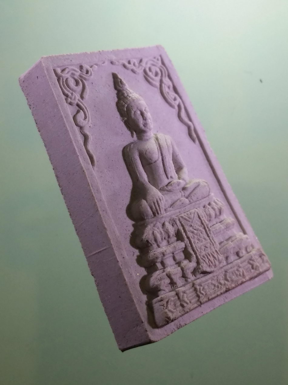 รหัสสินค้า พระมีกล่อง 4036 พระผงพิมพ์พระพุทธหลังยันต์ห้า ด้านหลังมีตัวอักษรย่อ อ.น.ว.ห.ก. ไม่ทราบที่ เชิญครับ ไม่แพง