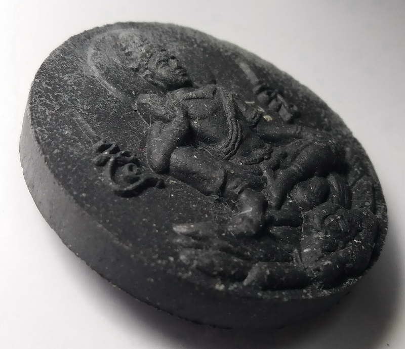 รหัสสินค้า จตุคามรามเทพ 040 จตุคามรามเทพ รุ่นสองราชันดำมหาเศรษฐี เนื้อผงใบลาน ขนาด 5 cm พร้อมกล่องเดิม จตุคามรามเทพรายการนี้ให้เช่าบูชาแล้ว