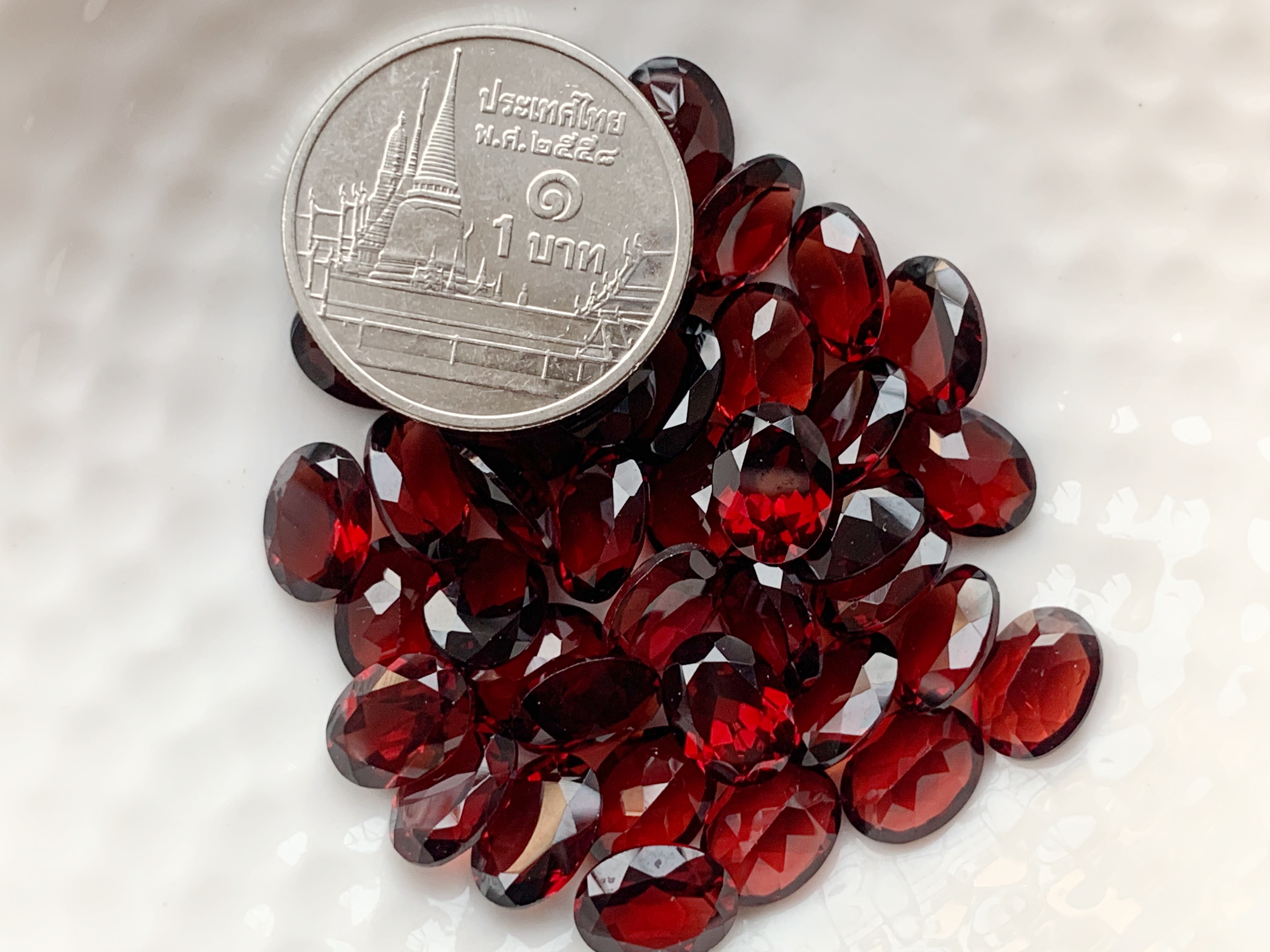 โกเมนไข่ 8X6 มม. 5 กะรัต