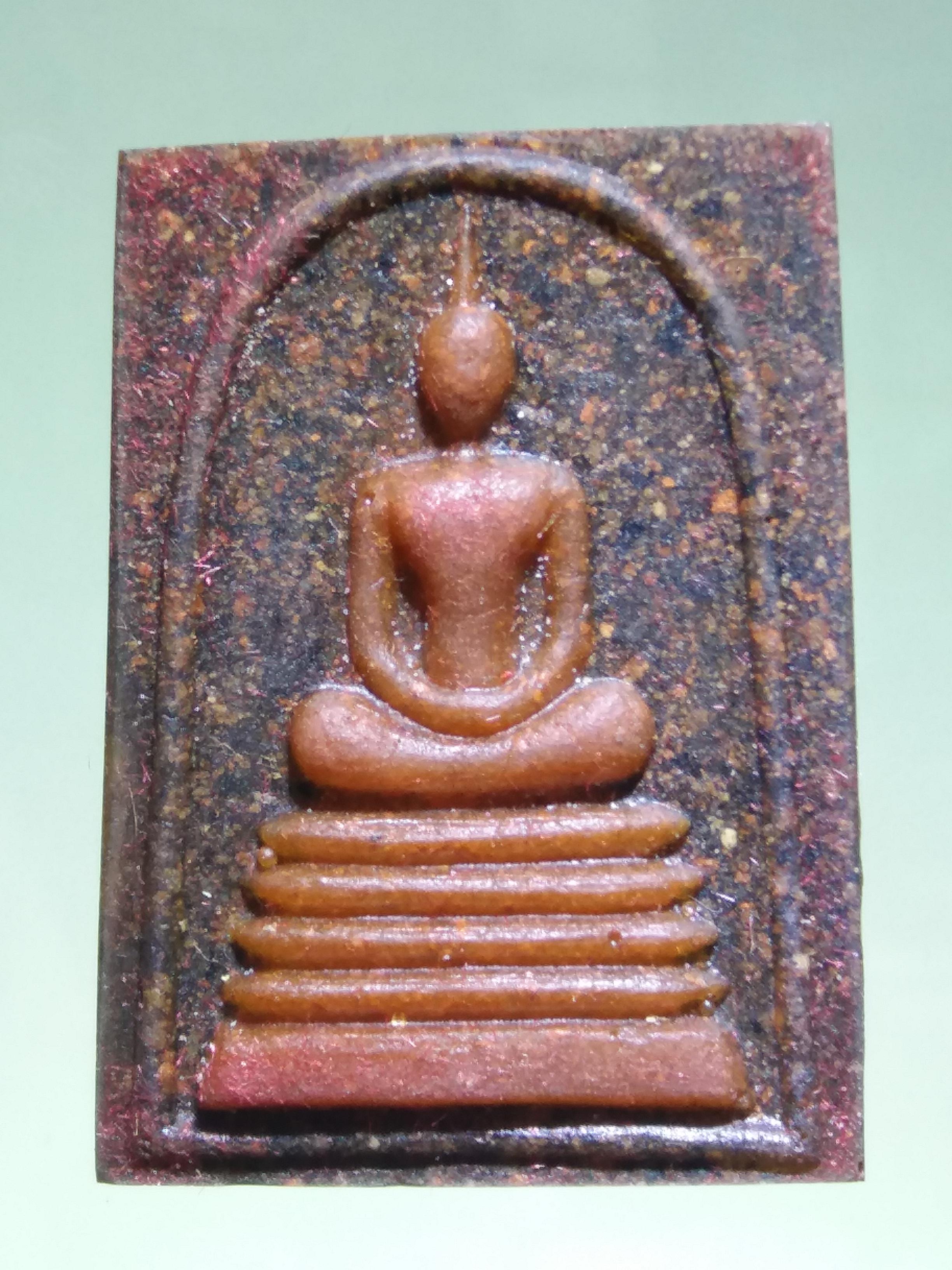 รหัสสินค้า พระมีกล่อง 189 รูปเหมือนเนื้อเรซิ่น หลังพระสมเด็จ หลวงพ่อเสน่ห์ วัดสว่างอารมณ์ อำเภอสว่างอารมณ์ จังหวัดอุทัยธานี