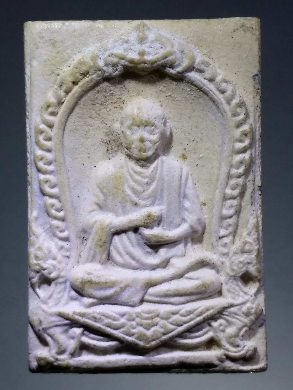 รหัสสินค้า พระไม่ทราบที่ 249 พระผงรูปเหมือนสมเด็จพุฒาจารย์โต พรหมรังสี หลังยันต์ใบพัด ไม่ทราบที่