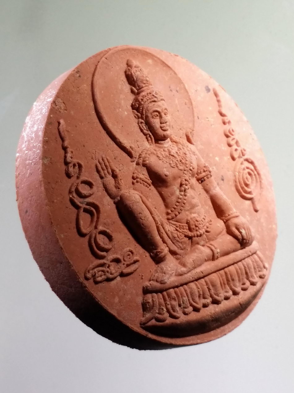 รหัสสินค้า จตุคามรามเทพ 768 จตุคามรามเทพ หลังหมู รุ่น ไหว้ครูคอหงษ์เนื้อว่านแดง พิธีพุทธาภิเษก วันที่ 24 25 มีนาคม ปี 2550 วัดหงษ์ประดิษฐาราม อำเภอหาดใหญ่ จังหวัดสงขลา กล่องเดิม