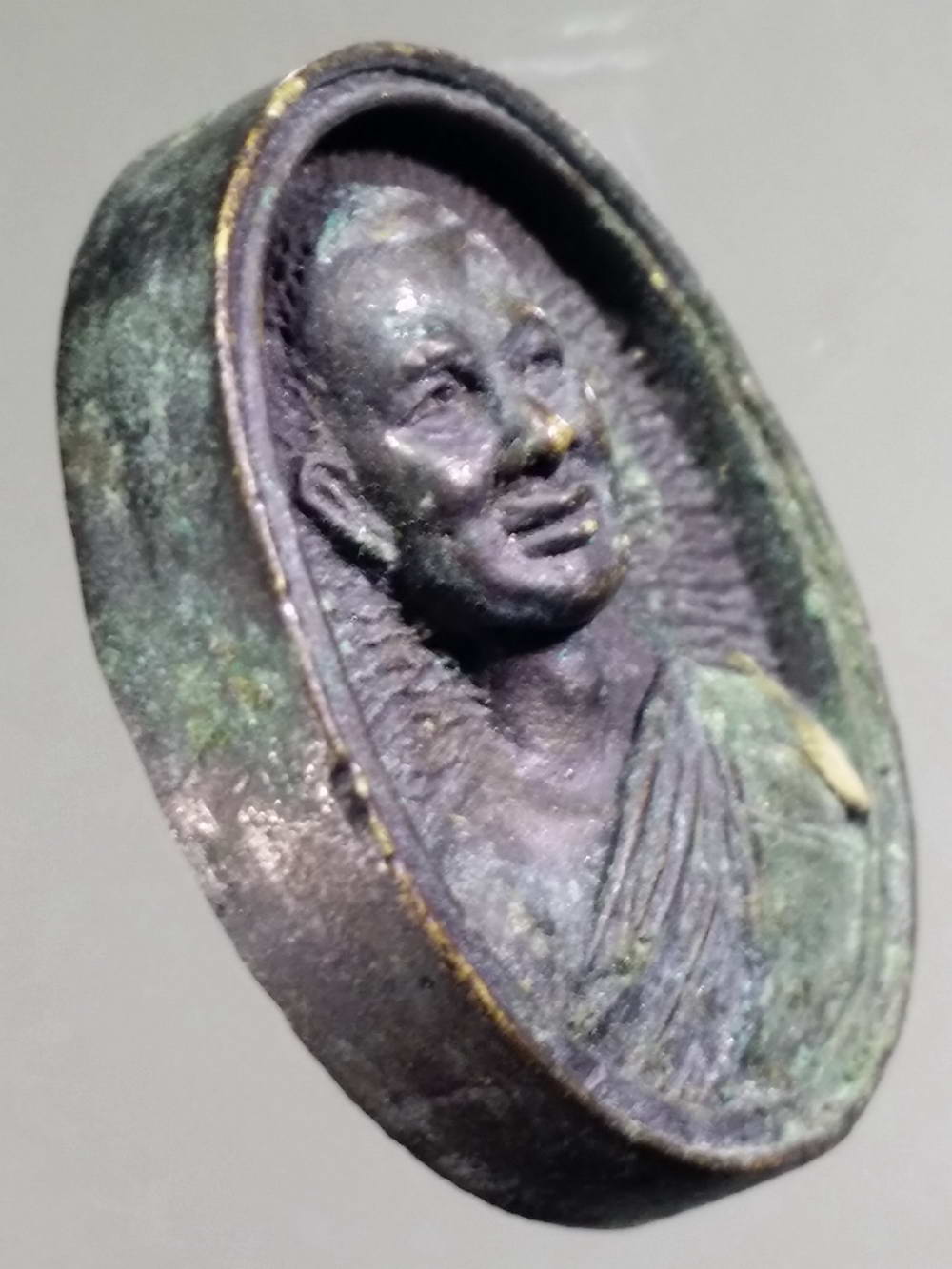 รหัสสินค้า พระกริ่ง พระหล่อ 174 เหรียญหล่อหลวงพ่อมาลัย วัดบางหญ้าแพรก จังหวัดสมุทรสาคร รุ่นยกช่อฟ้าพระอุโบสถ หายากสร้างน้อย