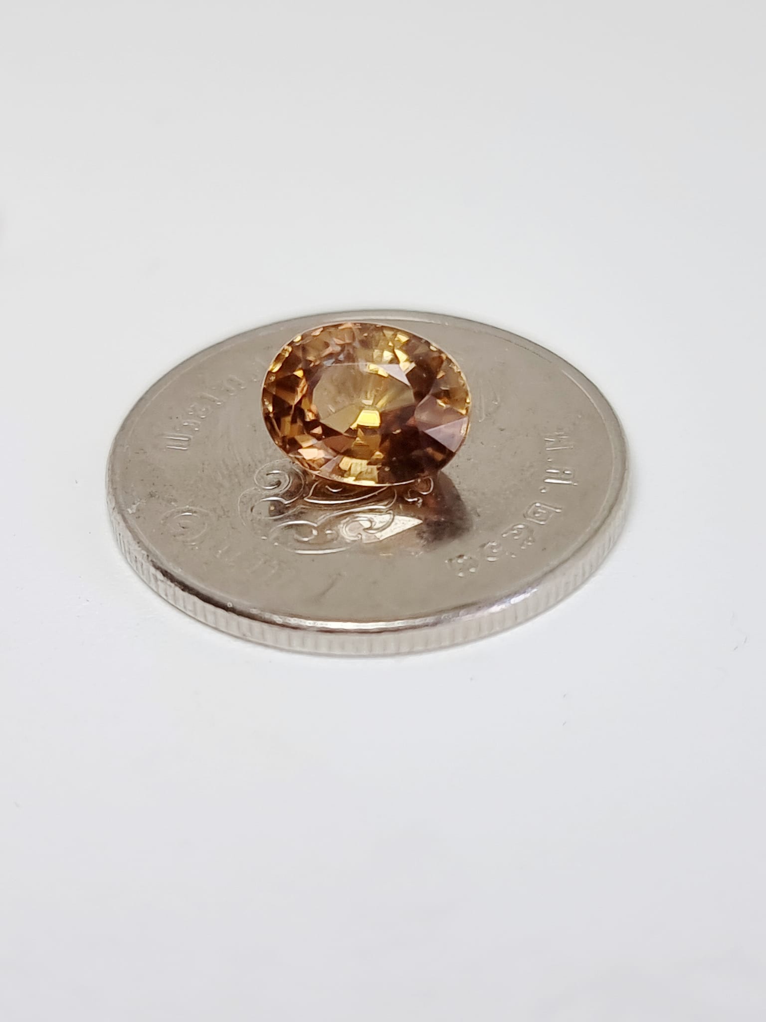 พลอยเพทายดิบ (Zircon Unheated) 8x6 mm.6 เม็ด ชุดละ 1,990 บาท