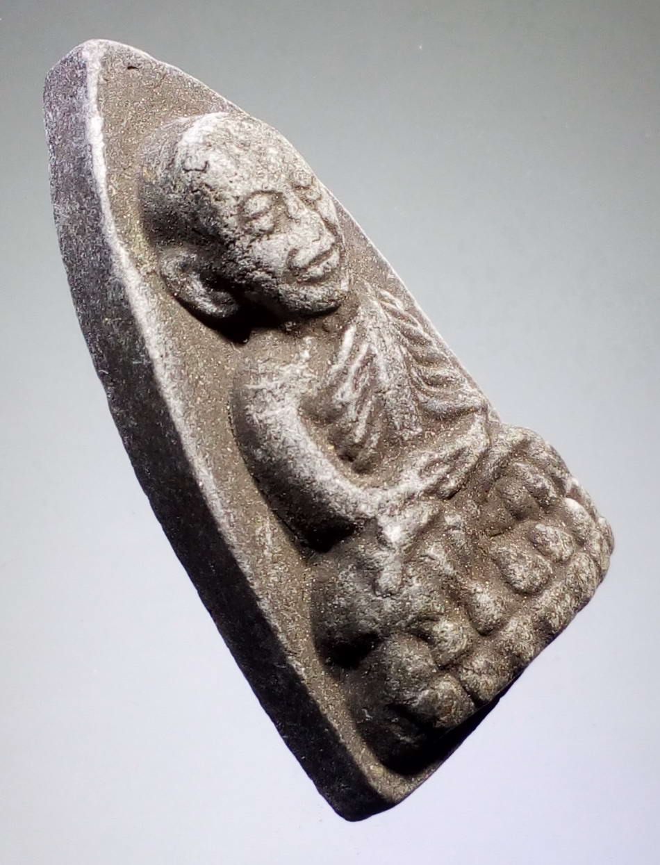 รหัสสินค้า หลวงปู่ทวด วัดต่างๆ 156 หลวงปู่ทวด วัดช้างให้ จ.ปัตตานี หลังตัวหนังสือ ไม่ทราบปี เนื้อผงใบลาน