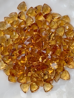 ซิทรินสามเหลี่ยม 4 มม. 5 กะรัต