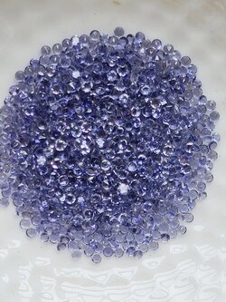 ไอโอไลท์กลมเจียรเหลี่ยม 1.7 มม. 5 กะรัต