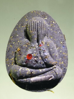 รหัสสินค้า พระมีกล่อง 145 พระปิดตาจัมโบ้ปลดหนี้ รุ่นศิริมงคล เจ้าคุณพัฒน์ 100 ปี หลวงพ่อพัฒน์ ปุญญกาโม วัดห้วยด้วน ตำบลธารทหาร อำเภอหนองบัว จังหวัดนครสวรรค์ สร้างปี 2565