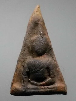 รหัสสินค้า พระไม่ทราบที่ 480 พระนางพญา พิมพ์อกนูนเล็ก ไม่ทราบที่่น่าจะเป็นพระเกจิ สร้างล้อพิมพ์ พระนางพญาของพิษณุโลก