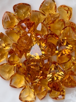 ซิทรินสามเหลี่ยม 7 มม. 5 กะรัต