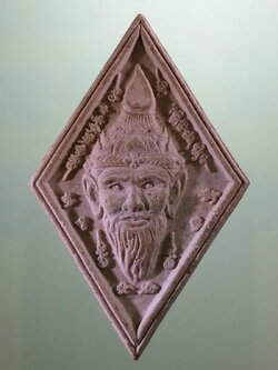 Antig FB 12183 เศียรพระฤาษี สี่เหลี่ยมข้าวหลามตัด เนื้อผงพุทธคุณ ครูบากฤษณะ