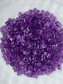 อเมทิสสี่เหลี่ยม 2.5 มม. 5 กะรัต