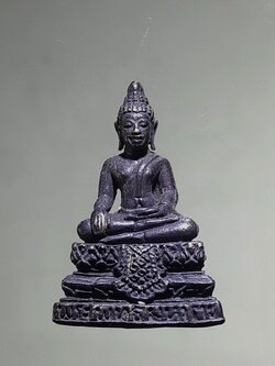 Antig FB 12743 รูปหล่อบรรจุกริ่งพระพุทธมหาราช วัดหน่อสุวรรณ รุ่น 1